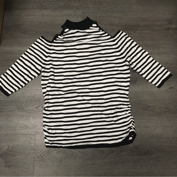 Black & White Striped Pullover Sweater Oversized Cozy & Timeless main image 0
